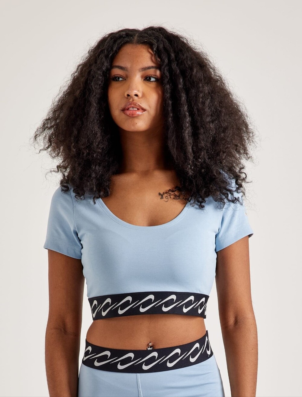 Nike Essential Swoosh Top
